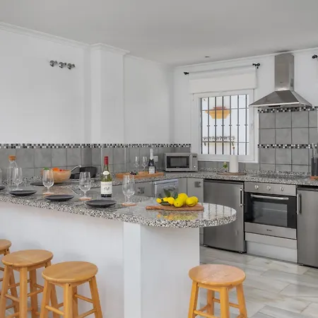 Appartement Two Bedroom, Two Bathroom, Balcony, Pool Area, View