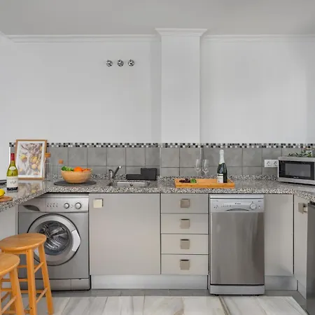Two Bedroom, Two Bathroom, Balcony, Pool Area, View * Málaga